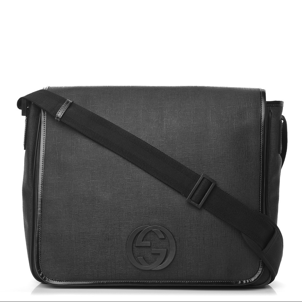 Authentic GUCCI GG Supreme Messenger bag NWOT